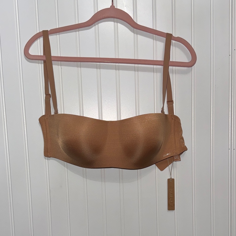 SKIMS WIRELESS STRAPLESS Bra